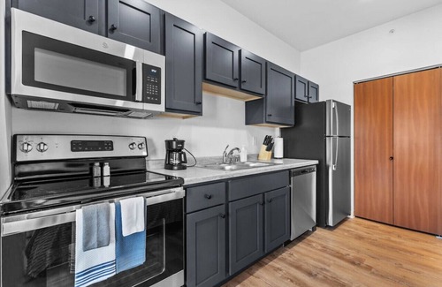 Neenah Apartment | Unit 8 Fox Flats Studios @ Neenah, WI