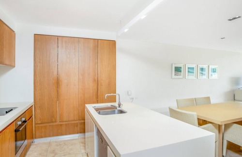 Rainbow Beach Apartment | Unit 8 Plantation Resort - Rainbow Beach. Plantation Resort. Air conditioned. Wifi. Pool and outdoor