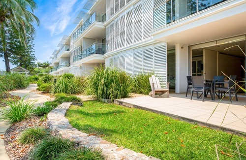 Rainbow Beach Apartment | Unit 8 Plantation Resort - Rainbow Beach. Plantation Resort. Air conditioned. Wifi. Pool and outdoor
