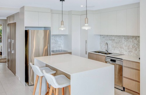 Rainbow Beach Apartment | Unit 9/103 Cooloola Drive - Rainbow Beach. Stunning Ocean Views. Seabreezes. Aircon. Wi-Fi.
