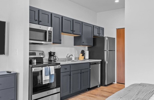 Neenah Apartment | Unit 9 Fox Flats Studios @ Neenah, WI