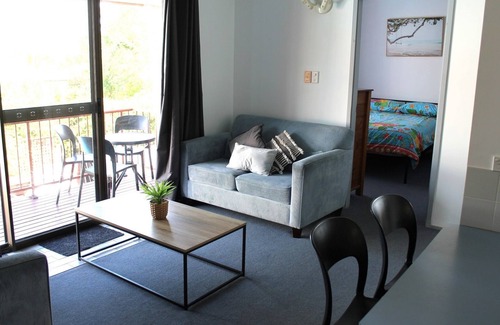 Scotts Head Apartment | Unit with Wi-Fi & Air Conditioning