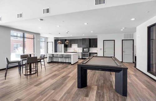 Madison Apartment | Univ Research Park. Free Underground Parking. Pool