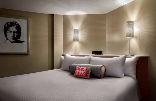 Florida Center Hotel | Universal's Hard Rock Hotel