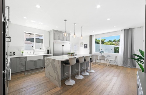 Studio City Villa | Universal Studio Contemporary Villa with Pool Sleeps 10