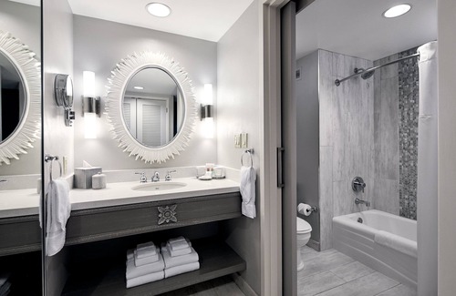 Florida Center Hotel | Universal’s Loews Royal Pacific Resort