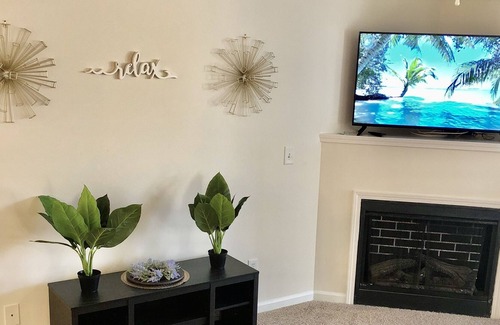 University Place Apartment | University Condo by the Lake, PNC & UNC-Charlotte - 2B 2 Ba