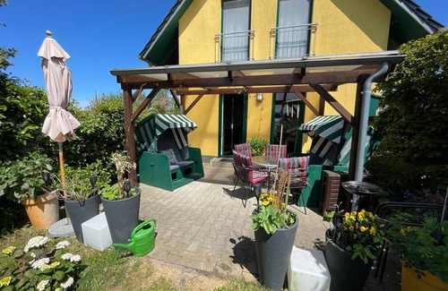 Saal House | University of Applied Sciences located at the port; Water view, sauna, fireplace, *