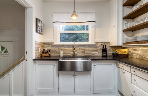 Walla Walla House | University Pub Craftsman