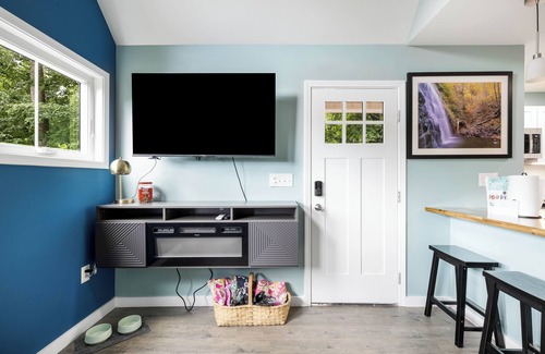 Skyland House | Unleash the Adventure with hot tub. Pet-Friendly!