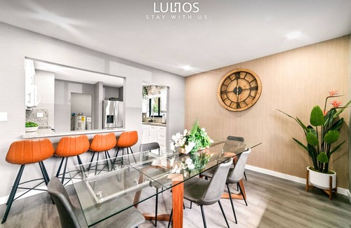 Ludlam House | Unlimited Fun: Pool, Basketball and Volleyball