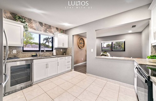 Ludlam House | Unlimited Fun: Pool, Basketball and Volleyball