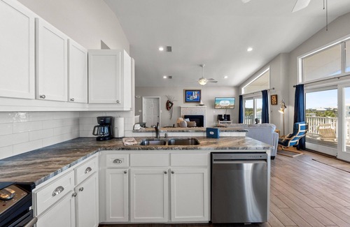 East End House | Unobstructed Beach Views, Private Pool, Pet Friendly, Central SGI!