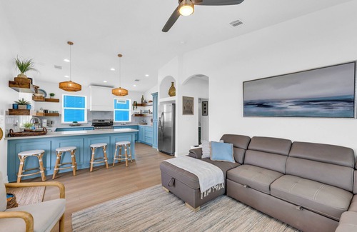 Port Bolivar House | UNOBSTRUCTED Beach AND Bay views, 100m to beachnnn