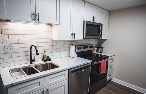 Downtown Atlanta Condo | Unparalleled Convenience | City View | Food Scene