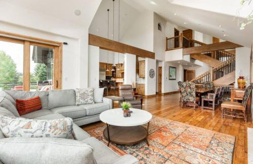 Avon House | Unparalleled Lakeside Villa with Pool, Hot Tub, AC
