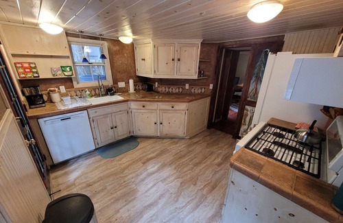 Lake Arrowhead Cabin | Unplug from city life and connect with nature at the perfect LA Getaway.