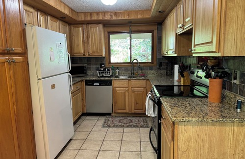 Sapphire Cottage | Unplug, hike, fish, kayak & relax. Reconnect with nature at our quiet cabin