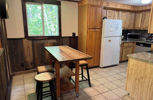 Sapphire Cottage | Unplug, hike, fish, kayak & relax. Reconnect with nature at our quiet cabin