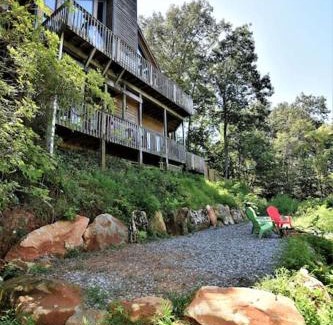 Helen House | UNQUESTIONABLY the BEST VIEWS in North Georgia