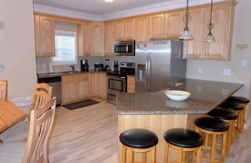North End Condo | Unrivaled, 2nd to none, Queen of Wesley on Doctors Row.stunningly beautiful