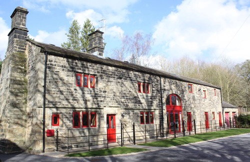 Hoylandswaine Cottage | Unsliven Bridge Farm - sleeps 15 guests in 7 bedrooms