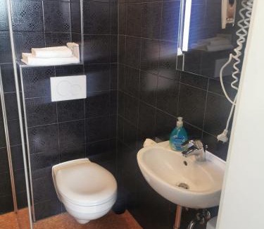 Bramow Apartment | Unterwegs ins Apartmenthaus ehemalige Apartmenthaus Unterwegs