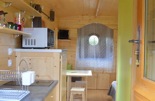 Seux Cottage | Unusual gite equipped to receive up to 5 people