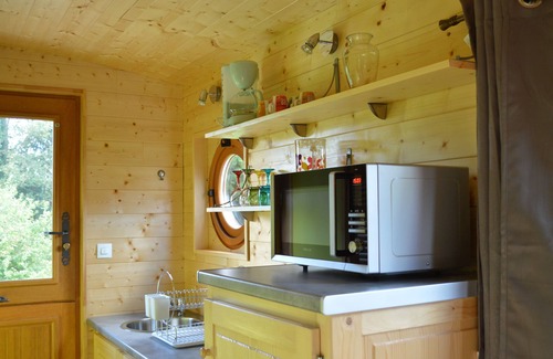 Seux Cottage | Unusual gite equipped to receive up to 5 people