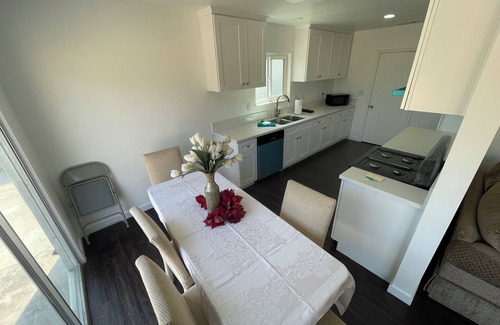 Lake View Terrace House | Unwind and Rest in Your Peaceful Lakeview Terrace Home, Relaxing Midterm Stay!