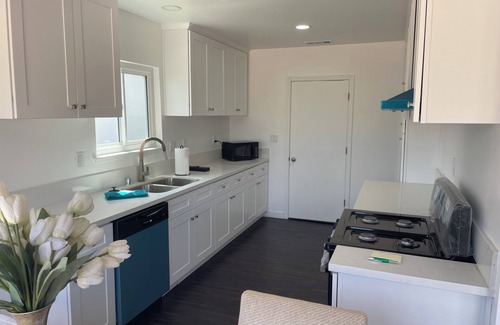Lake View Terrace House | Unwind and Rest in Your Peaceful Lakeview Terrace Home, Relaxing Midterm Stay!
