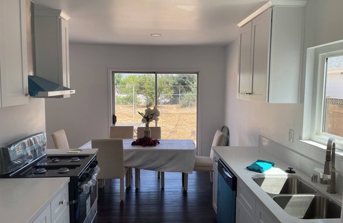 Lake View Terrace House | Unwind and Rest in Your Peaceful Lakeview Terrace Home, Relaxing Midterm Stay!