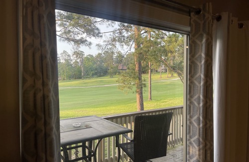 Brookeland Condo | Unwind at a spacious golf getaway overlooking the 3rd hole of Rayburn Country!