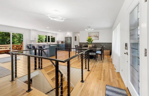 Raleigh Hills House | Unwind at Hummingbird Hill in Raleigh Hills.