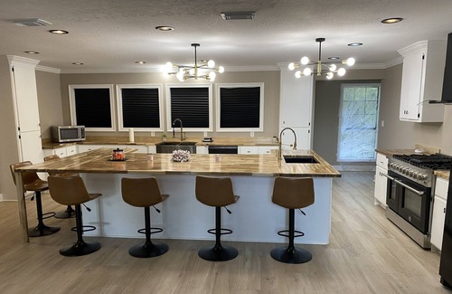 Sumrall House | Unwind at this cozy 8 bedroom home that’s in a very peaceful area.