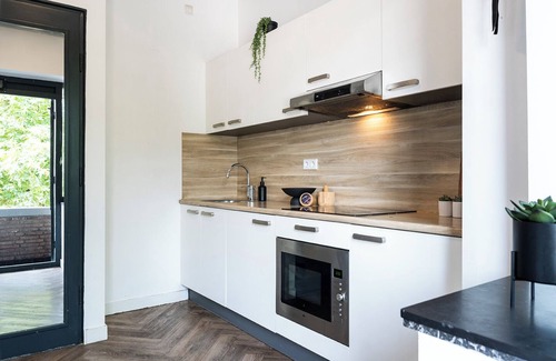 Tilburg Apartment | Unwind in a contemporary, newly renovated single room, conveniently located in central Tilburg