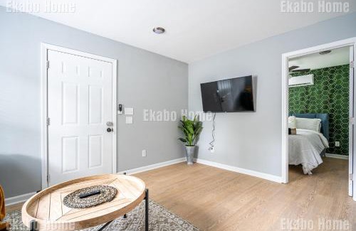 Marietta House | Unwind in a Modern Suite near Marietta Square