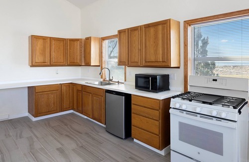Oak Harbor Apartment | Unwind in Paradise: Stay in a Beautiful Waterfront Property in Oak Harbor, WA
