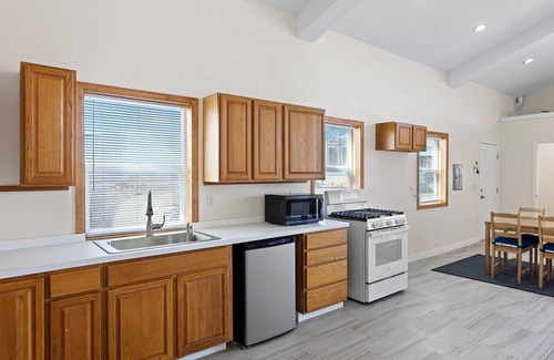 Oak Harbor Apartment | Unwind in Paradise: Stay in a Beautiful Waterfront Property in Oak Harbor, WA