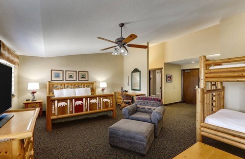 Columbia Hotel | Unwind in Rustic-Themed Suites in Columbia! Free Hot Breakfast, Pool!