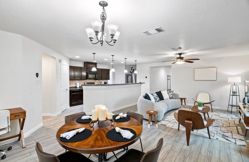 San Antonio House | Unwind in Style and Comfort by RedAwning