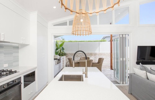 Culburra Beach House | Unwind - Pet Friendly - 1 Min Walk to Beach