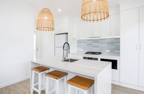 Culburra Beach House | Unwind - Pet Friendly - 1 Min Walk to Beach