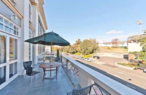 Whanganui House | Unwind @ Whanganui Luxurious Suite with Spa Bath