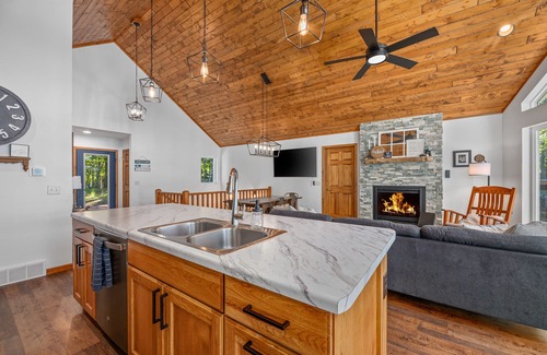 Eagle River House | Up North- Brand New- Lake Front House- 4 bedrooms, 3 baths