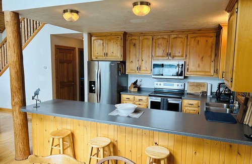 Deerbrook Cottage | Up North Cottage on Summit Lake! Pontoon negotiable!