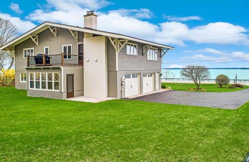 Traverse City House | Up North Escape - Modern Home with Private Beach