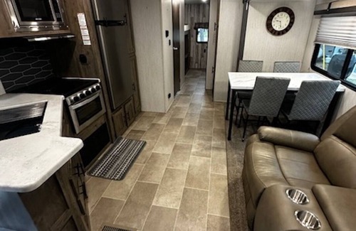 Higgins Lake House | Up North in Comfort – Your Dream Camper Getaway!