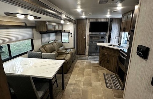 Higgins Lake House | Up North in Comfort – Your Dream Camper Getaway!