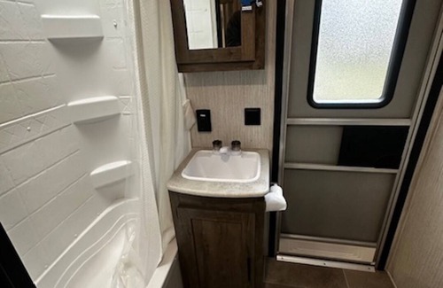 Higgins Lake House | Up North in Comfort – Your Dream Camper Getaway!
